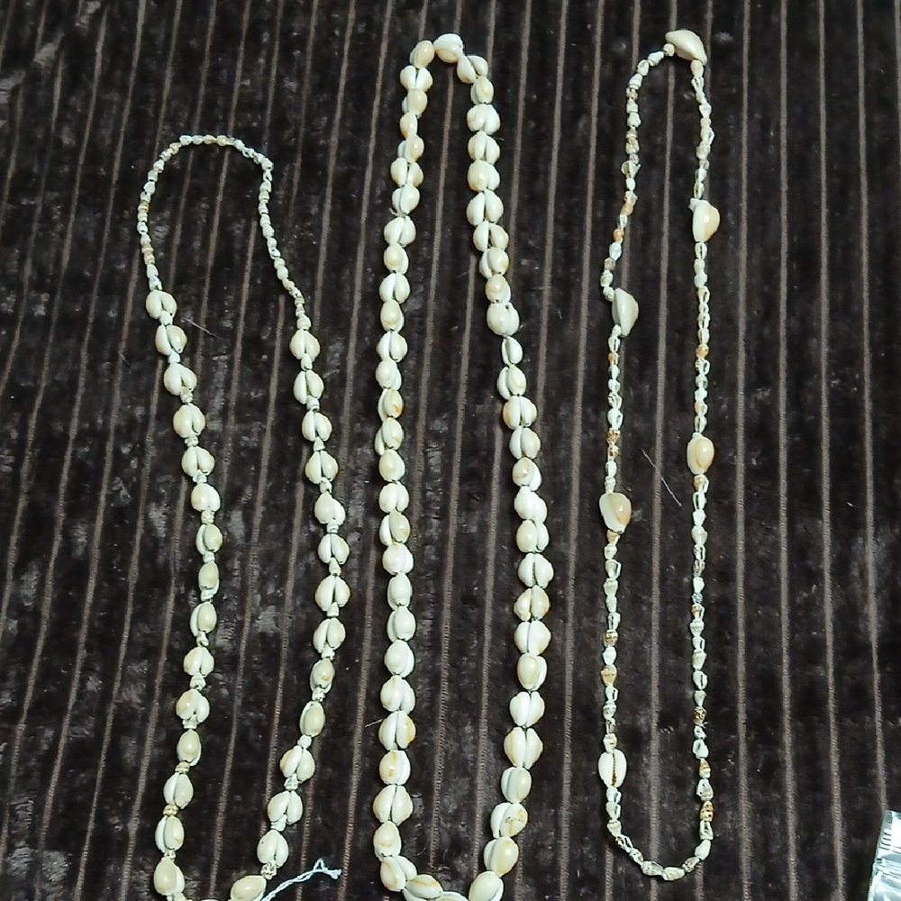 Elegant Shell Necklace Set